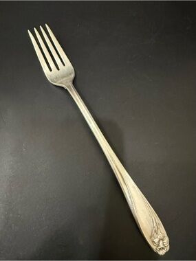 1pc Vintage 1847 Rogers Bros Daffodil Pattern Silverplate Grille/Luncheon Fork